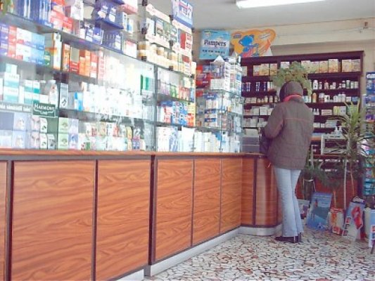 Casa de Asigurări achită cu ţârâita facturile către farmacii